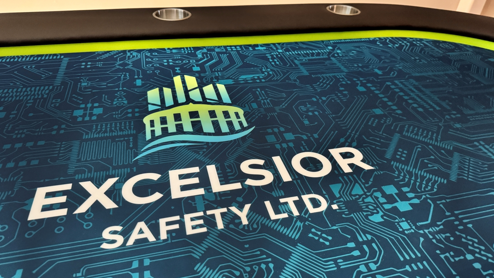 Safety poker table cloth